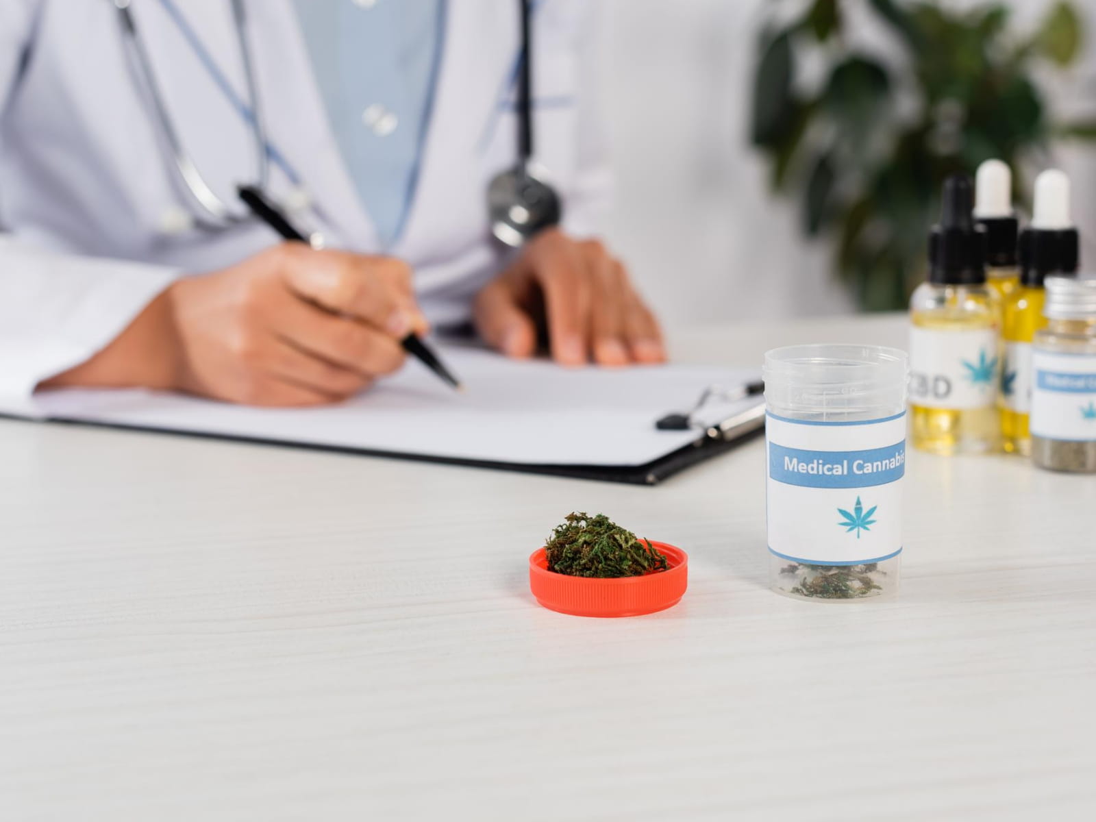 Offrez un cadeau original pour la Fête des Pères avec les produits CBD Herbi'diol à La Farlède : huiles, infusions, baumes et conseils personnalisés dans le Var.